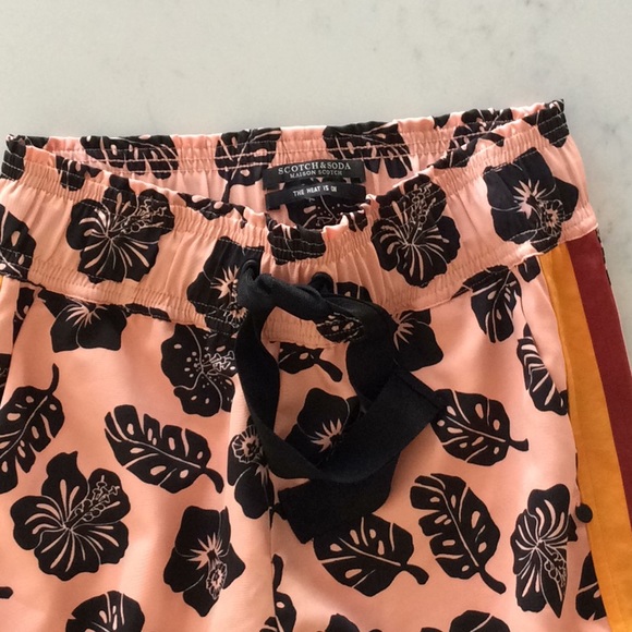 SCOTCH & SODA TROPICAL PRINT SHORT XS - Picture 2 of 6